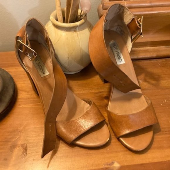 Steve Madden Brown Leather and Wood Heels with Buckle Size 6 - Picture 1 of 4